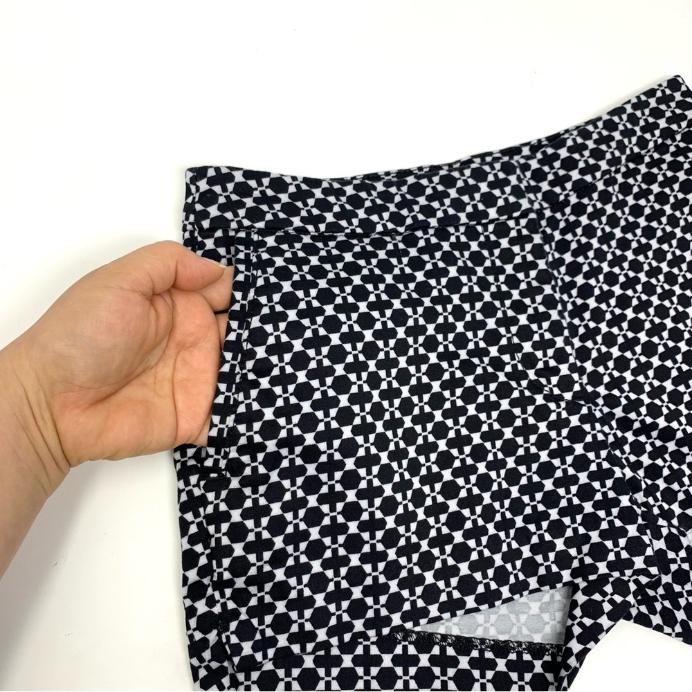 H&M Women's Cotton Shorts in Black and White Pattern size 2 - Picture 6 of 9
